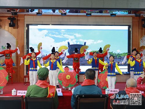 習(xí)習(xí)春風(fēng)讀書時，寸寸愛心添書香——贛州市西津路小學(xué)舉行圖書捐贈儀式